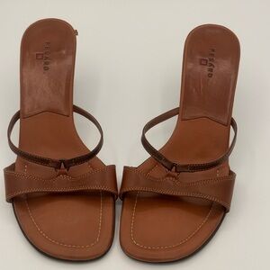 Pesaro Minimalist Leather Kitten Heels – Size 10 – Made in Brazil